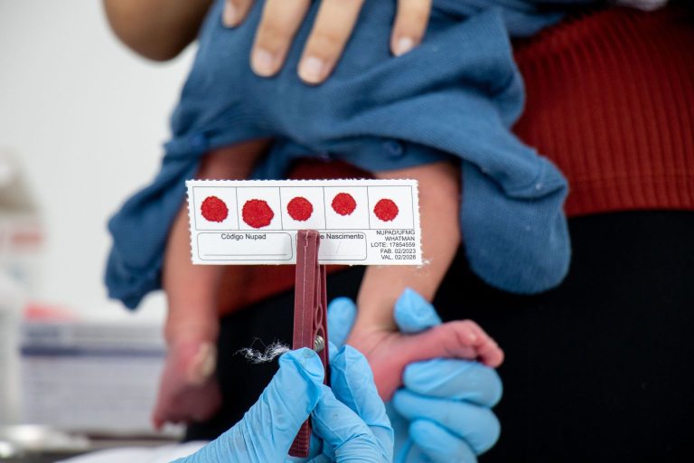 Coleta exame triagem neonatal
